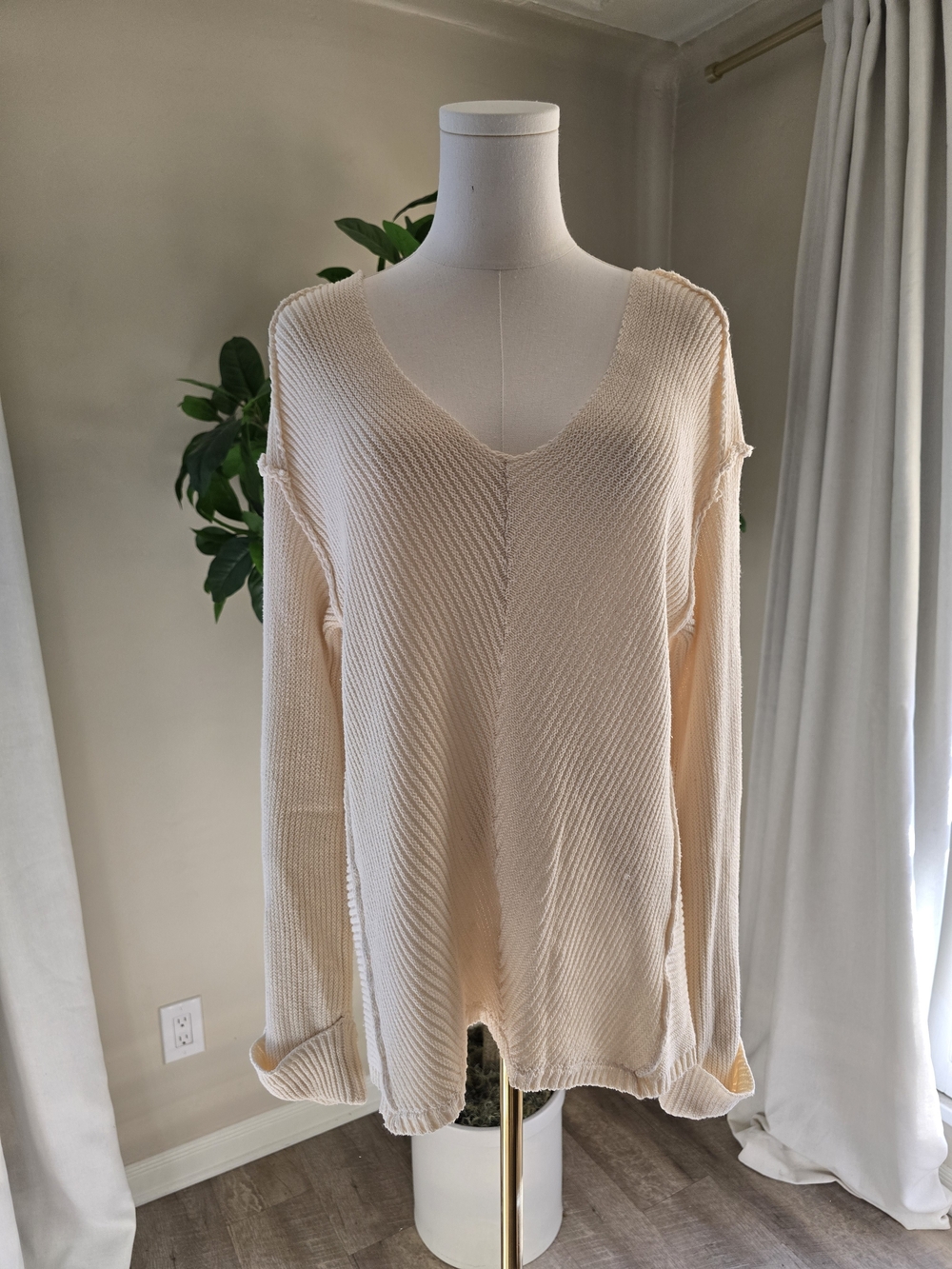 Aster- Light Cream V-Neck Knit Sweater